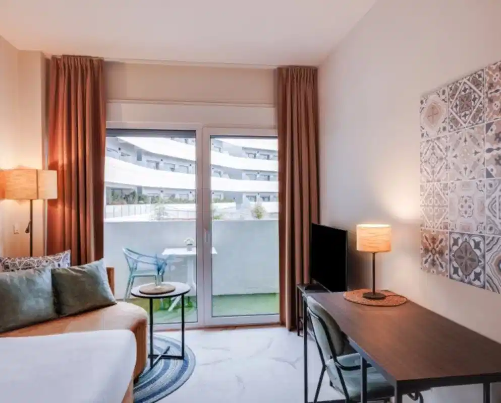 Amenities?w=400&h=260&fit=crop&q=40&auto=format&trim=auto