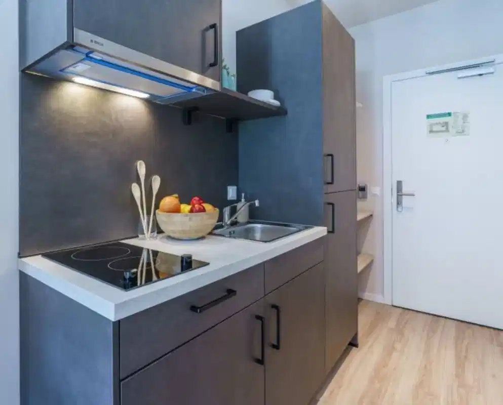 Amenities?w=400&h=260&fit=crop&q=40&auto=format&trim=auto