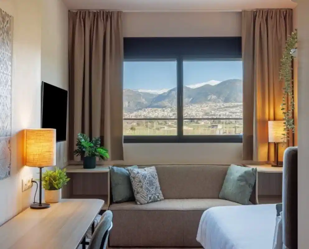 Amenities?w=400&h=260&fit=crop&q=40&auto=format&trim=auto