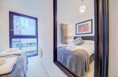 Amenities?w=400&h=260&fit=crop&q=40&auto=format&trim=auto