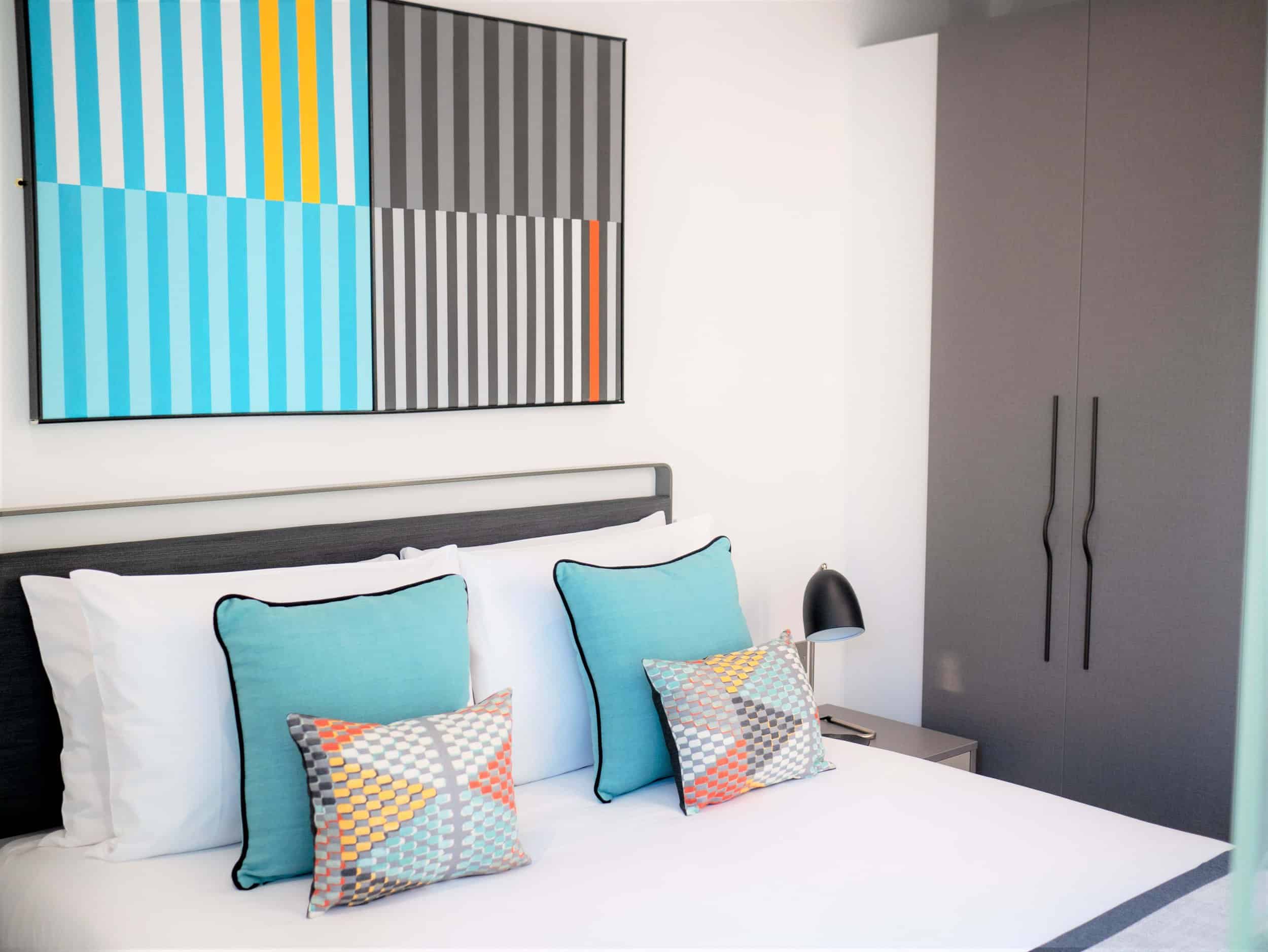 Amenities?w=400&h=260&fit=crop&q=40&auto=format&trim=auto