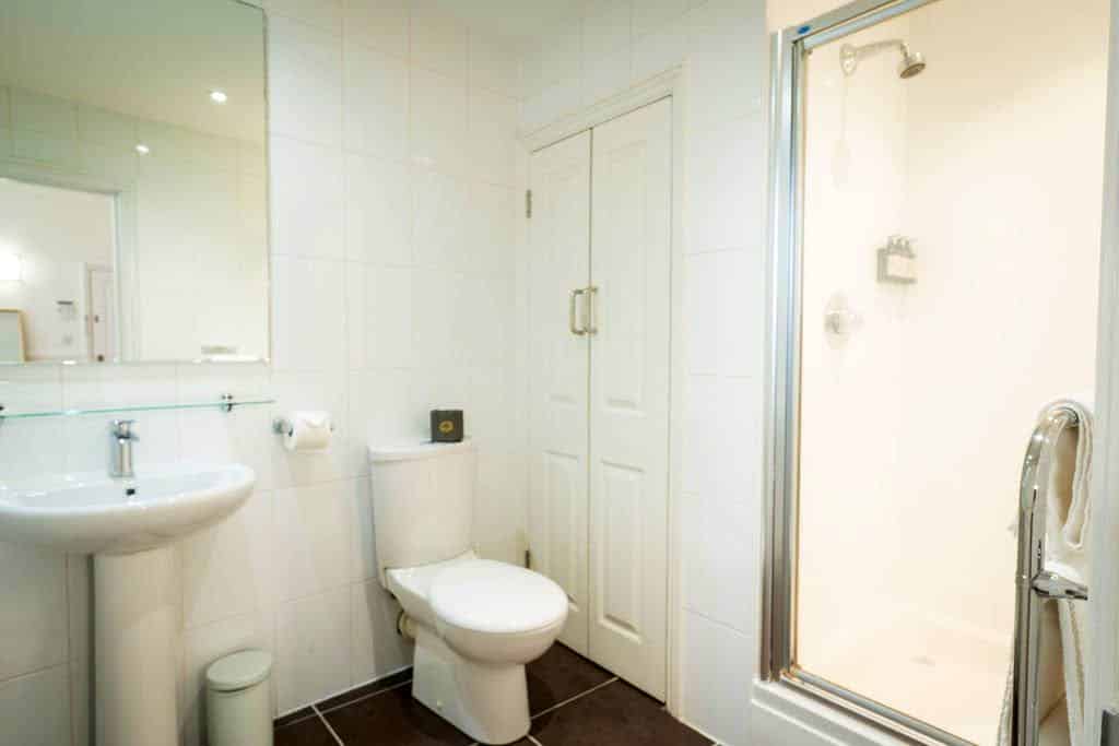 Amenities?w=400&h=260&fit=crop&q=40&auto=format&trim=auto