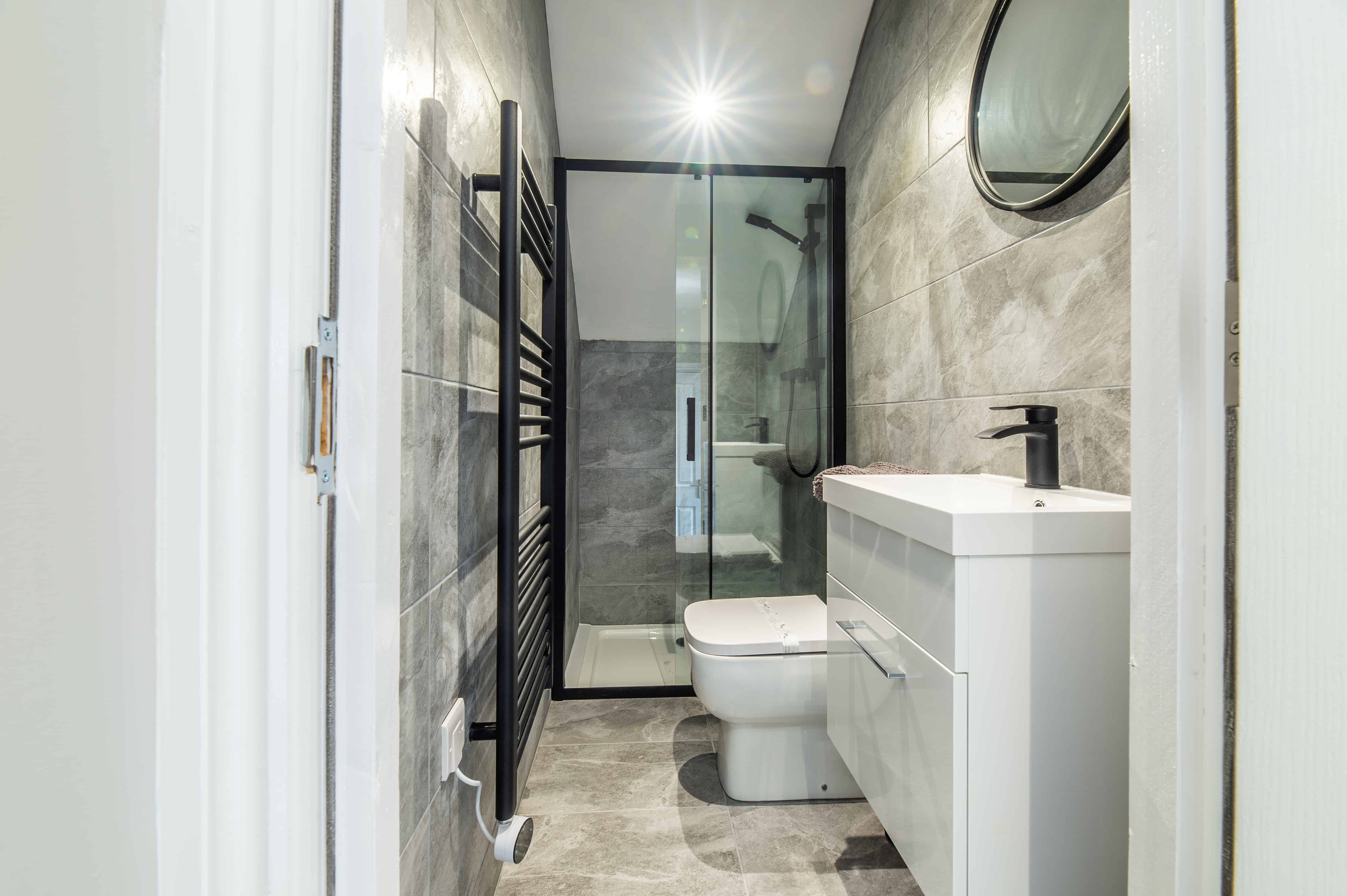 Common Area?w=400&h=260&fit=crop&q=40&auto=format&trim=auto