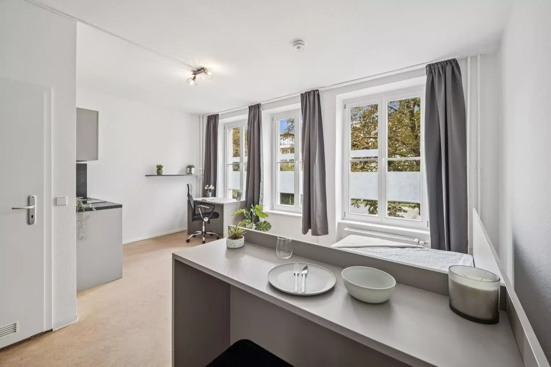 Common Area?w=400&h=260&fit=crop&q=40&auto=format&trim=auto