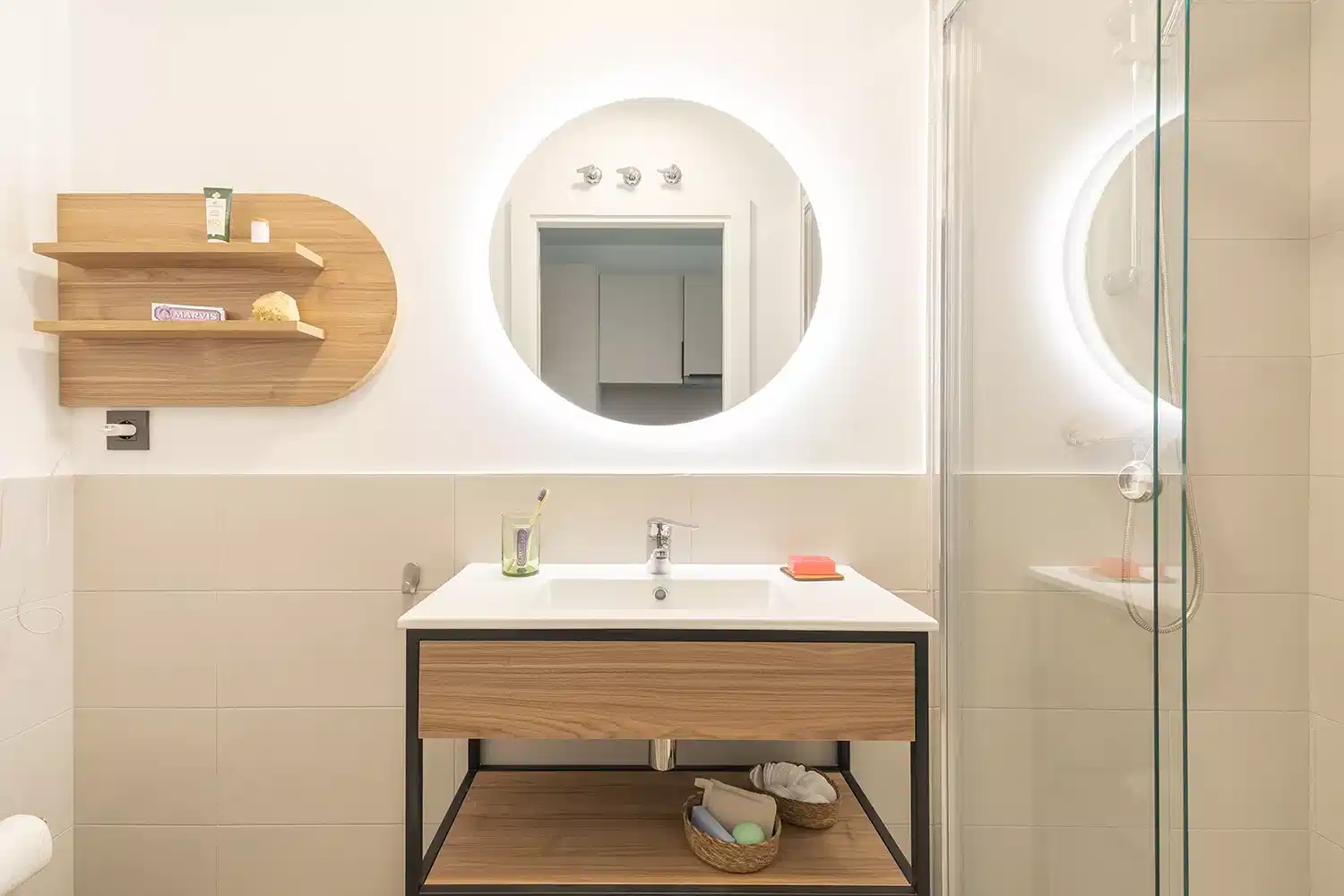 Canvas Student Pamplona Plazaola, Pamplona - Pamplona, Spain - Bathroom