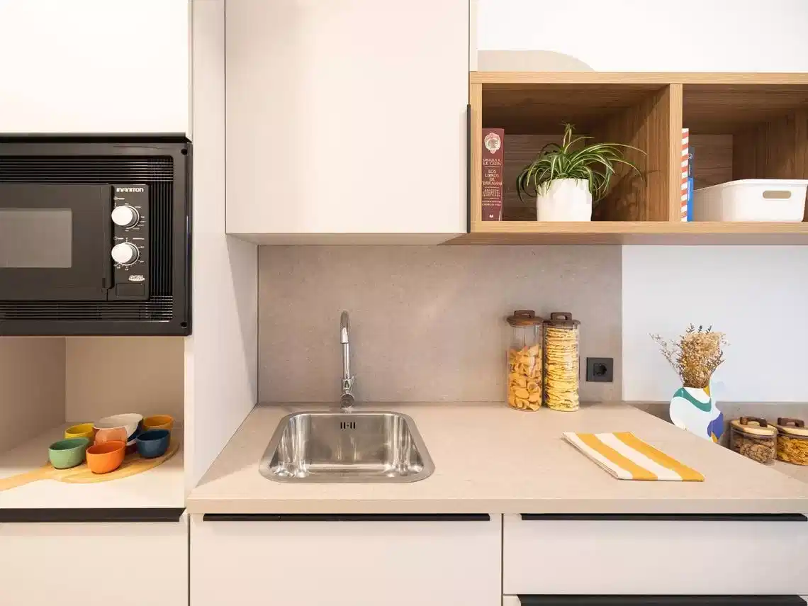 Amenities?w=400&h=260&fit=crop&q=40&auto=format&trim=auto