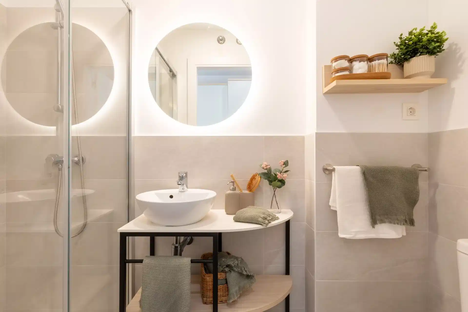 Common Area?w=400&h=260&fit=crop&q=40&auto=format&trim=auto