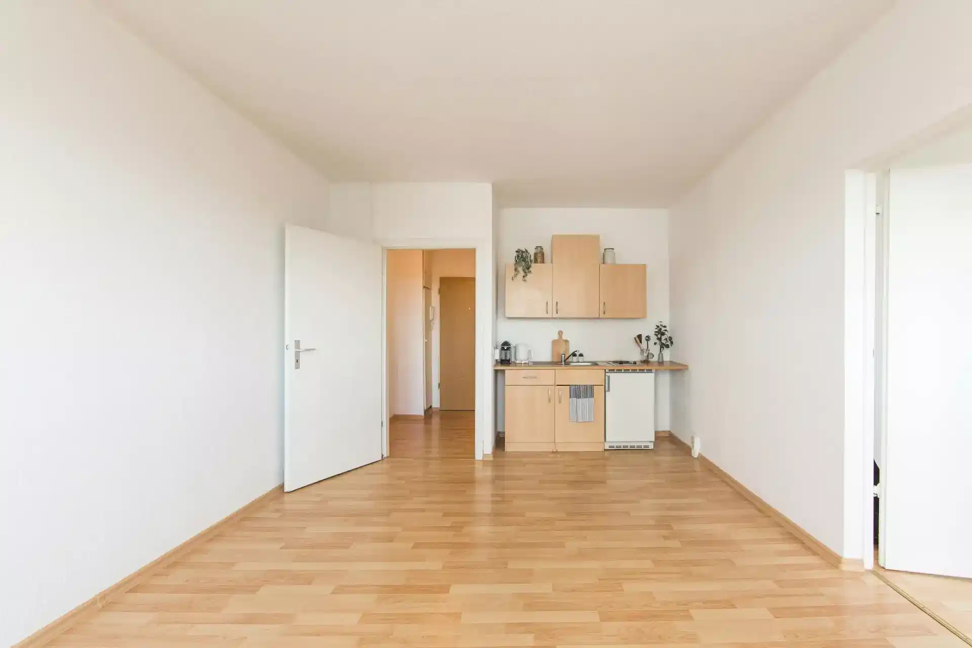 Single Large Standard - Bathroom?w=400&h=260&fit=crop&q=40&auto=format&trim=auto