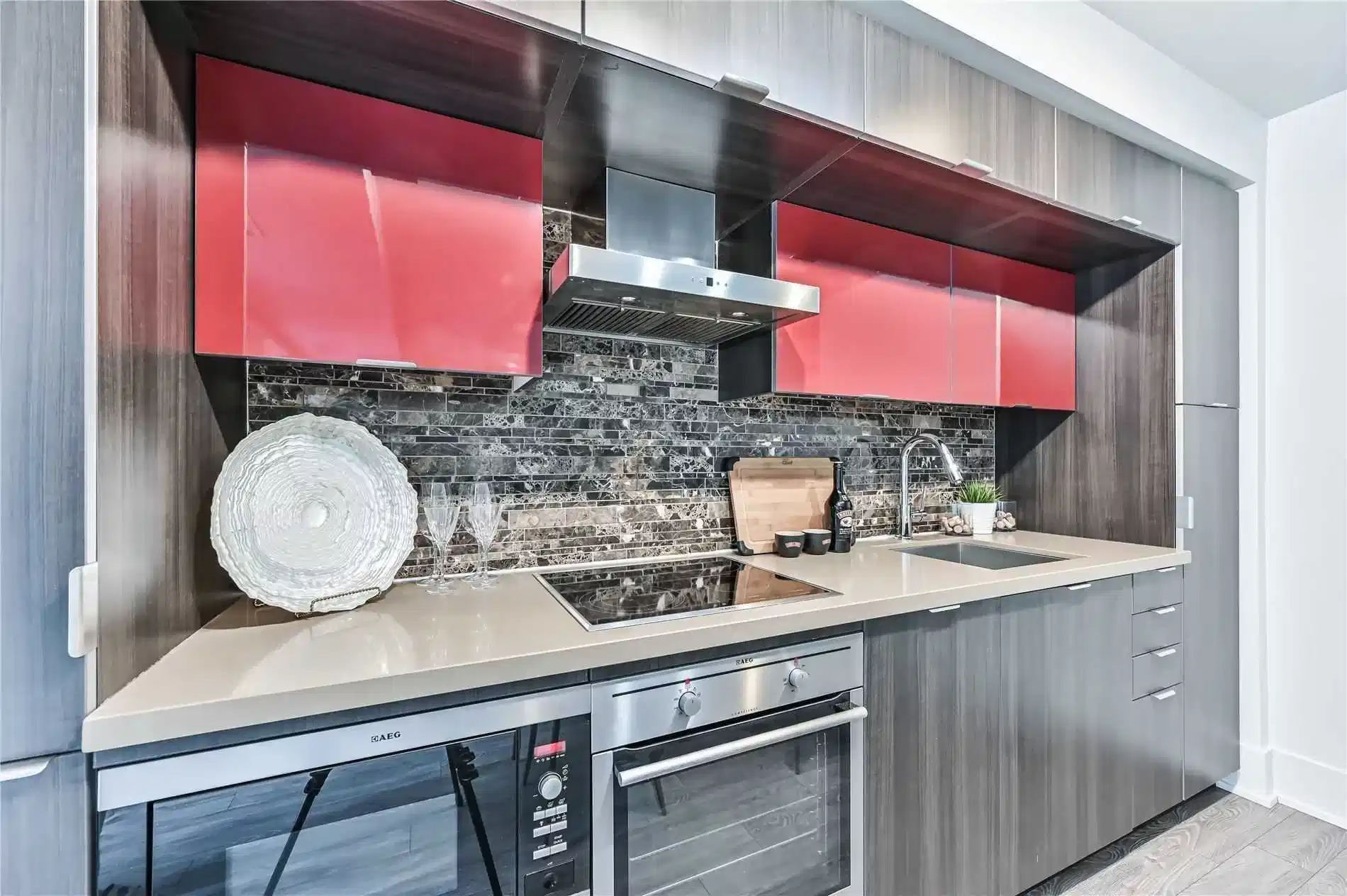 Kitchen?w=400&h=260&fit=crop&q=40&auto=format&trim=auto