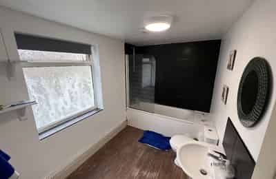 Amenities?w=400&h=260&fit=crop&q=40&auto=format&trim=auto