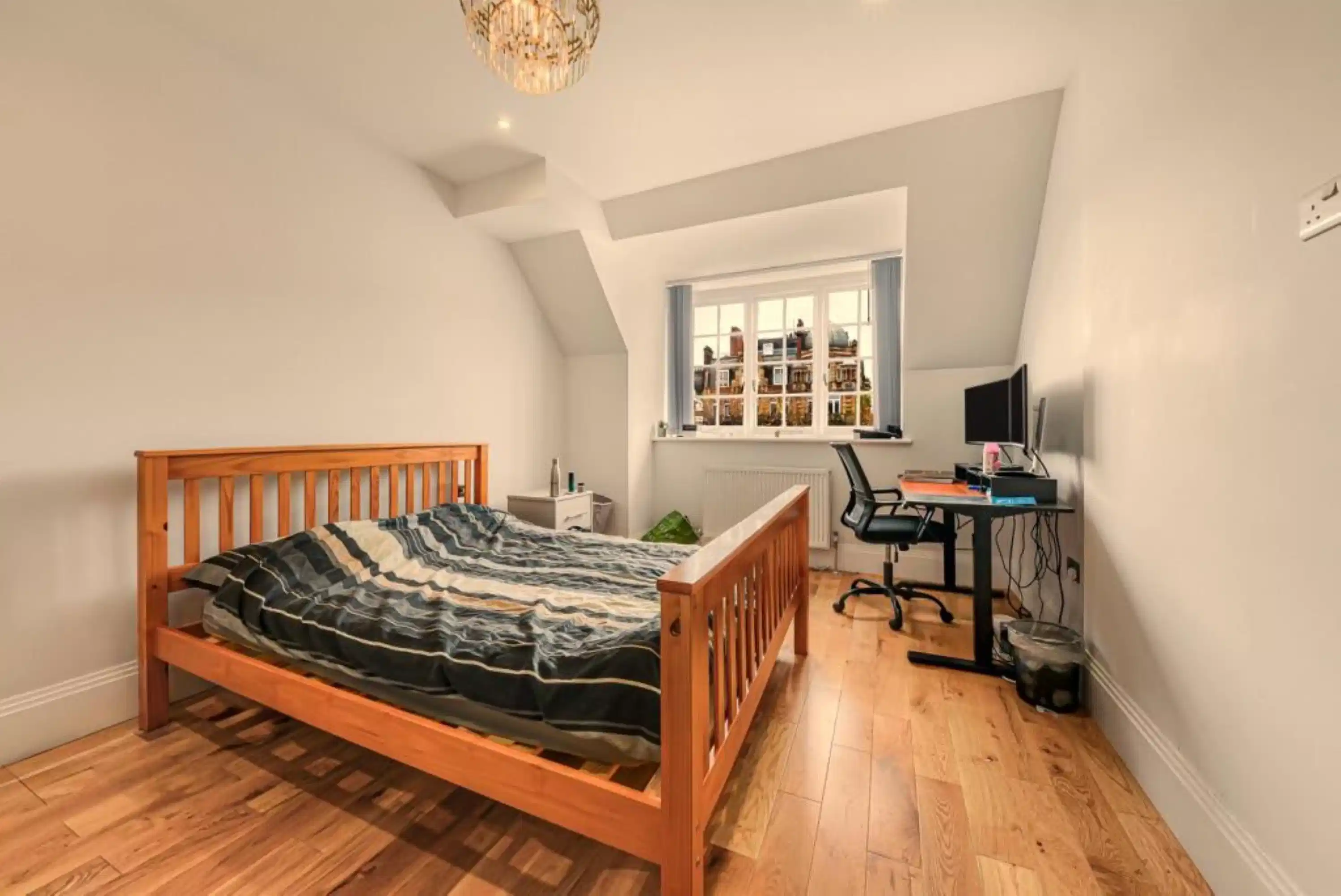 Bathroom?w=400&h=260&fit=crop&q=40&auto=format&trim=auto