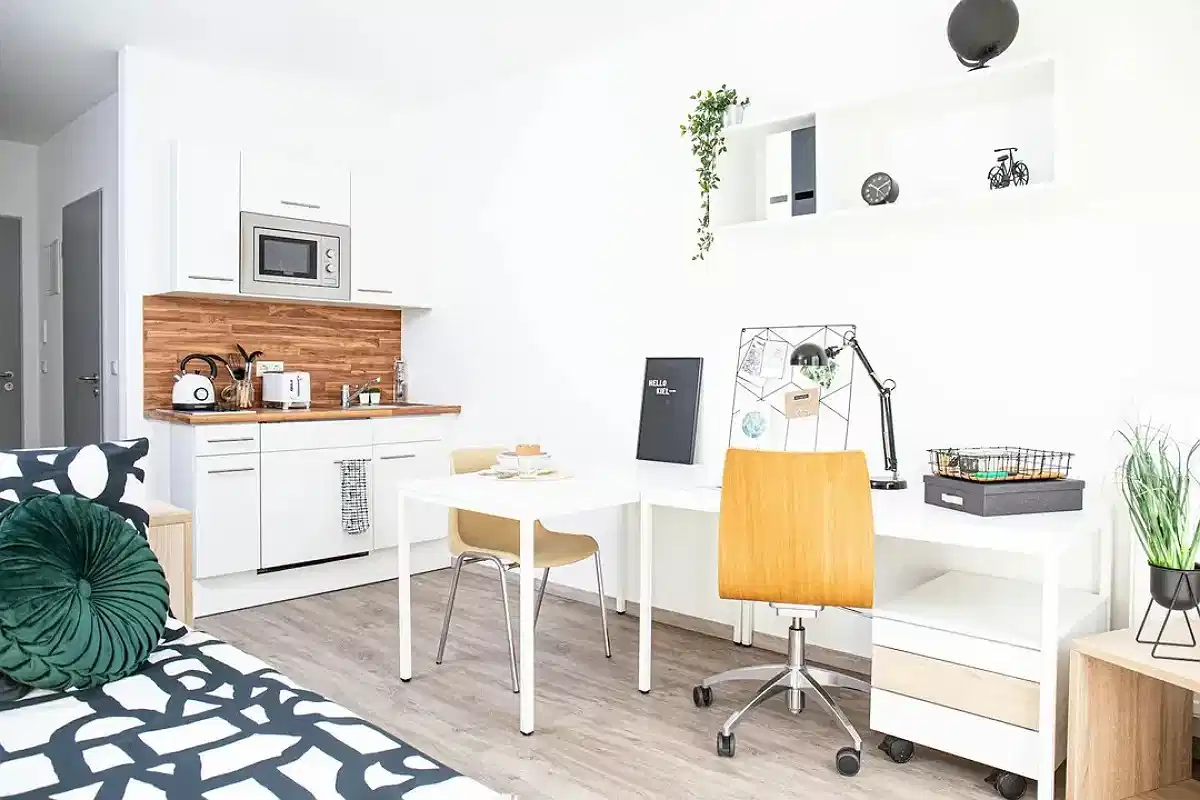 Common Area?w=400&h=260&fit=crop&q=40&auto=format&trim=auto