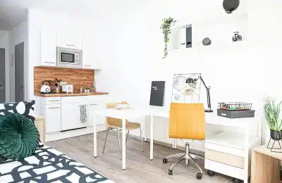 Common Area?w=400&h=260&fit=crop&q=40&auto=format&trim=auto