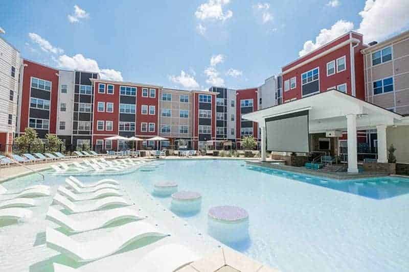 Amenities?w=400&h=260&fit=crop&q=40&auto=format&trim=auto