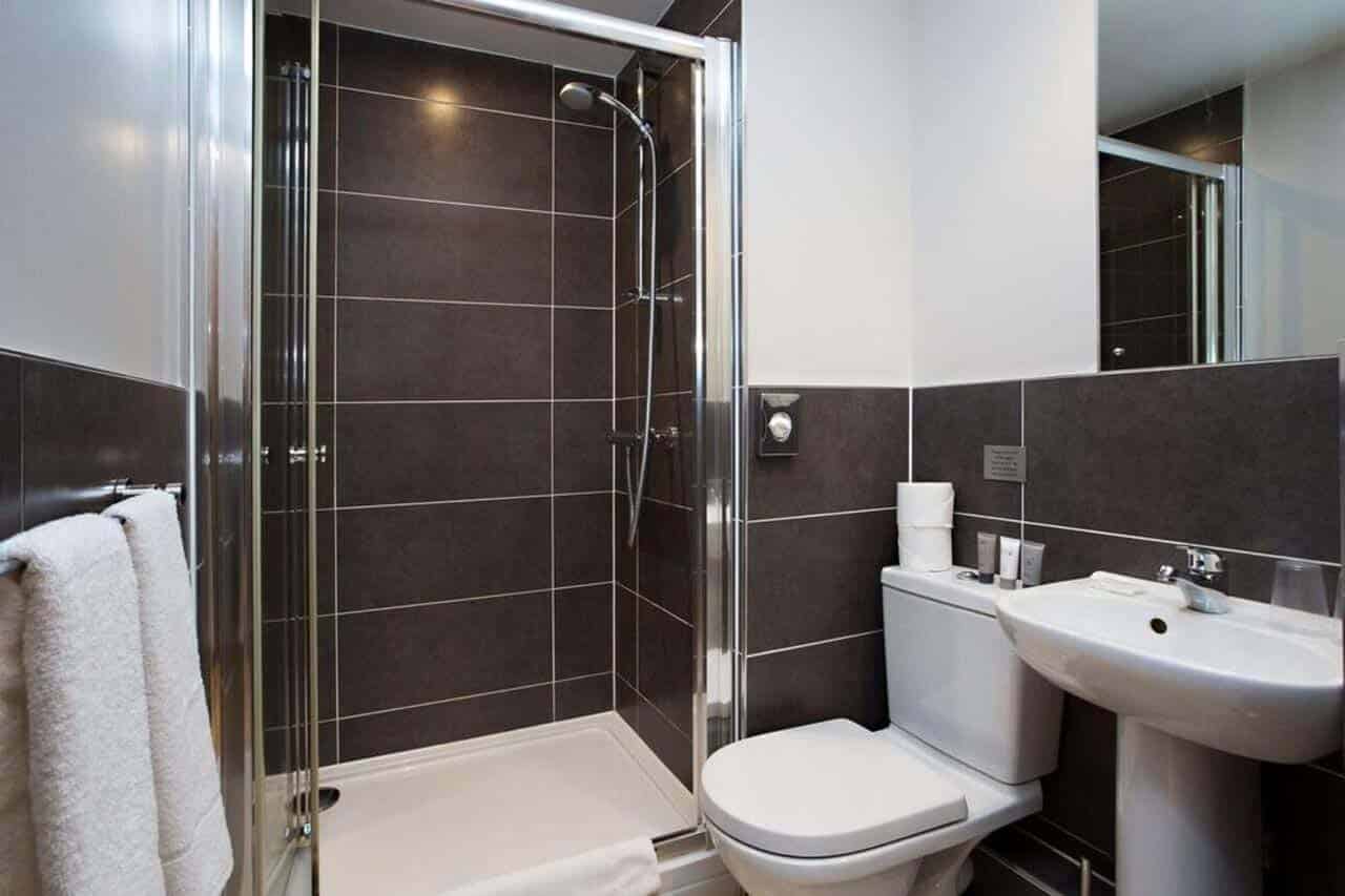 Common Area?w=400&h=260&fit=crop&q=40&auto=format&trim=auto