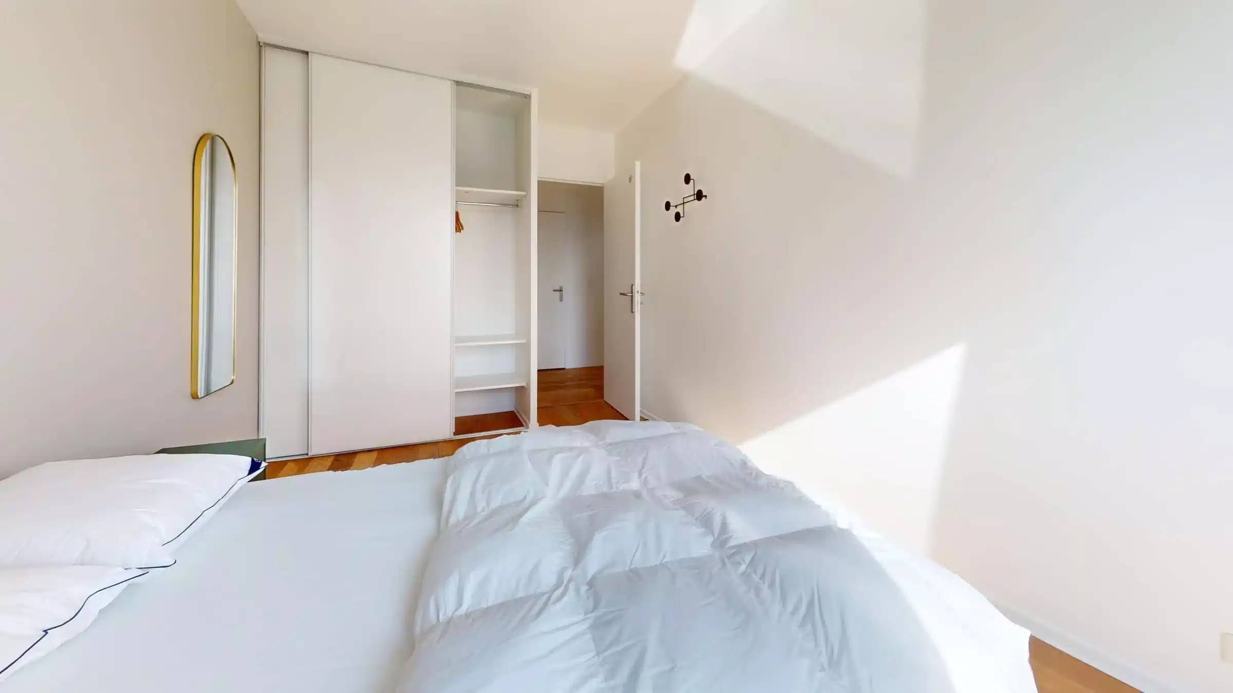 Common Area?w=400&h=260&fit=crop&q=40&auto=format&trim=auto