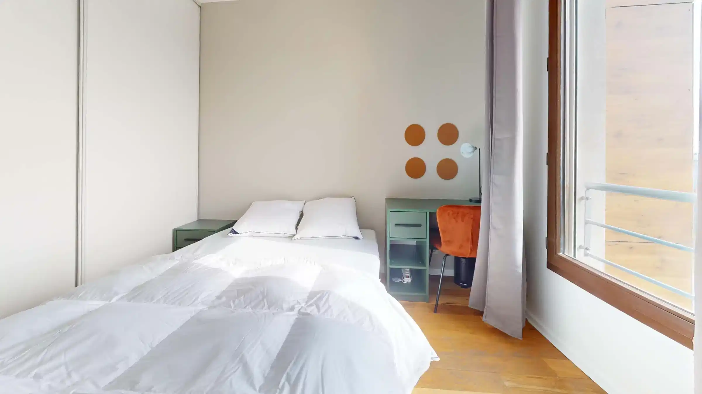 Common Area?w=400&h=260&fit=crop&q=40&auto=format&trim=auto