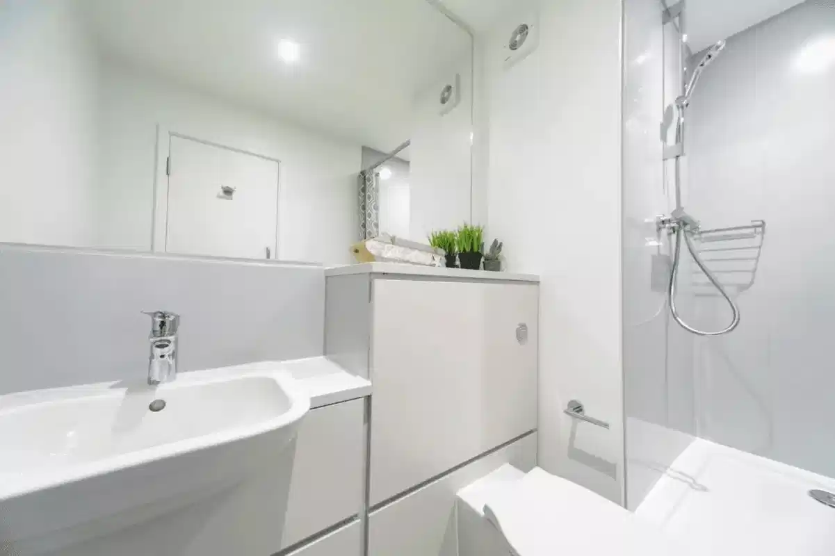 Exterior?w=400&h=260&fit=crop&q=40&auto=format&trim=auto