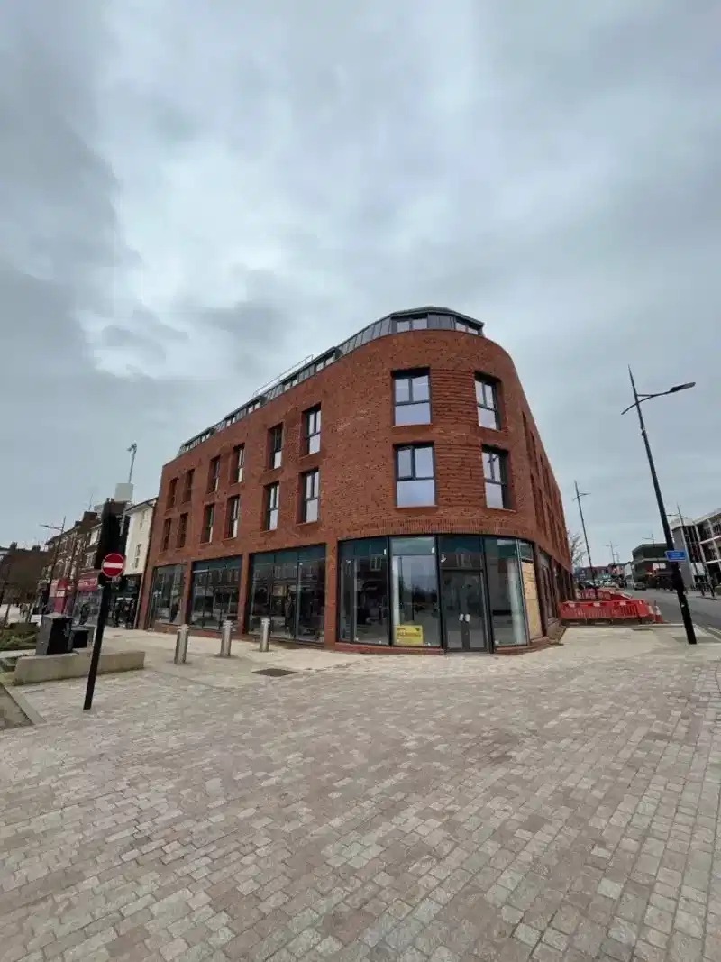 Amenities?w=400&h=260&fit=crop&q=40&auto=format&trim=auto