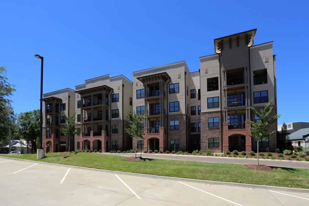 Exterior?w=400&h=260&fit=crop&q=40&auto=format&trim=auto