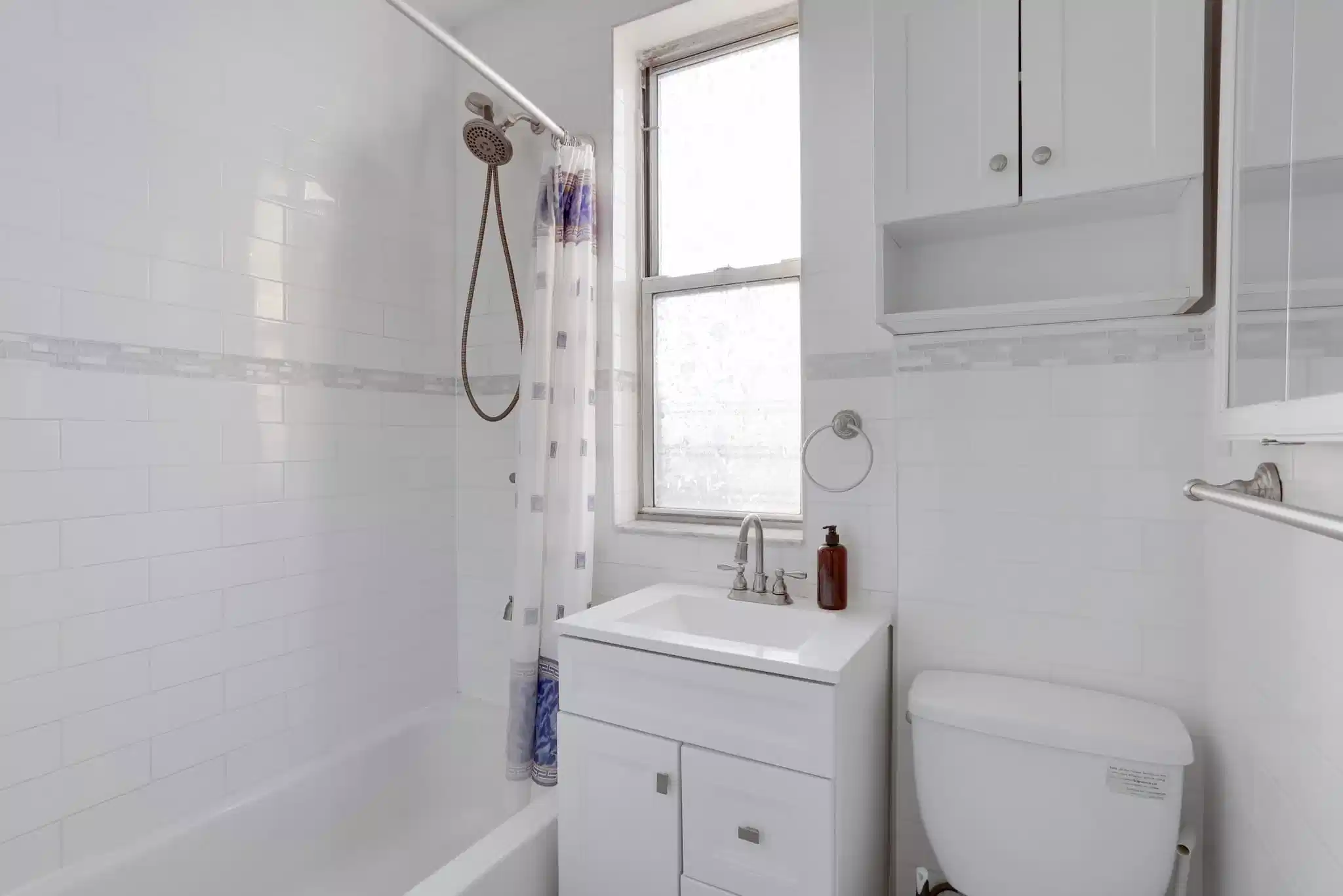 Common Area?w=400&h=260&fit=crop&q=40&auto=format&trim=auto