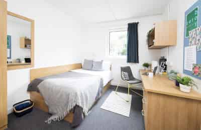St Peter House, Aberdeen - Aberdeen, Scotland, United Kingdom - Classic Non Ensuite - Bedroom
