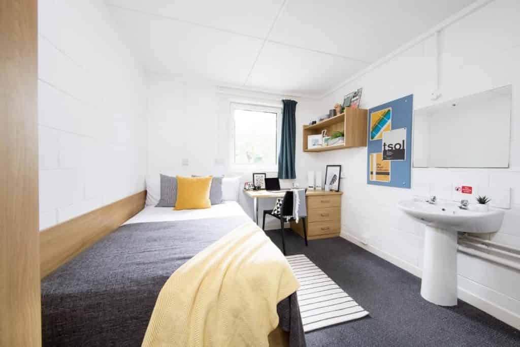 St Peter House, Aberdeen - Aberdeen, Scotland, United Kingdom - Non Ensuite Premium Range 1 - Bedroom