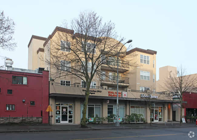 North Admiral, Seattle 4
