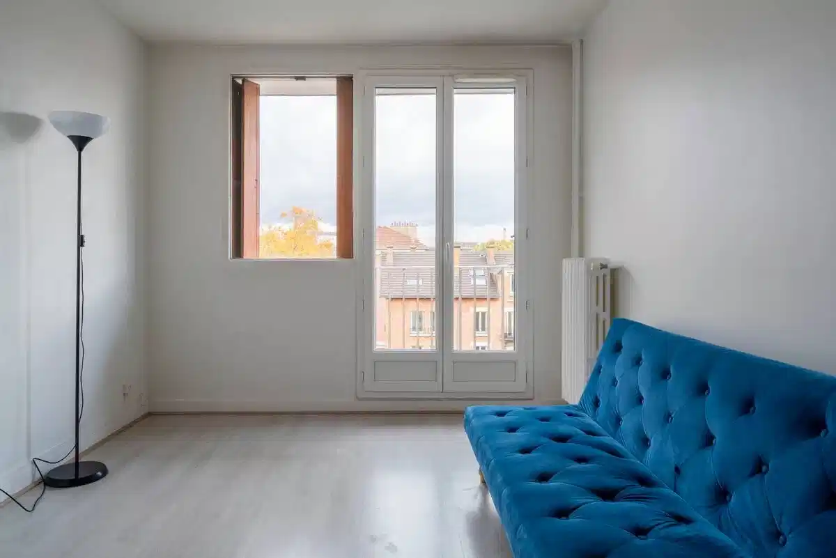 Studio - Bedroom?w=400&h=260&fit=crop&q=40&auto=format&trim=auto