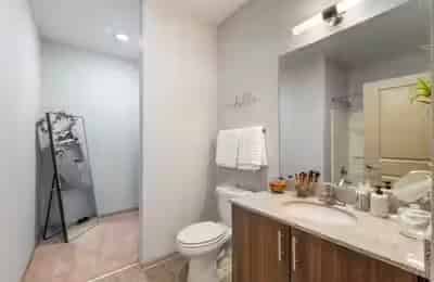 Exterior?w=400&h=260&fit=crop&q=40&auto=format&trim=auto