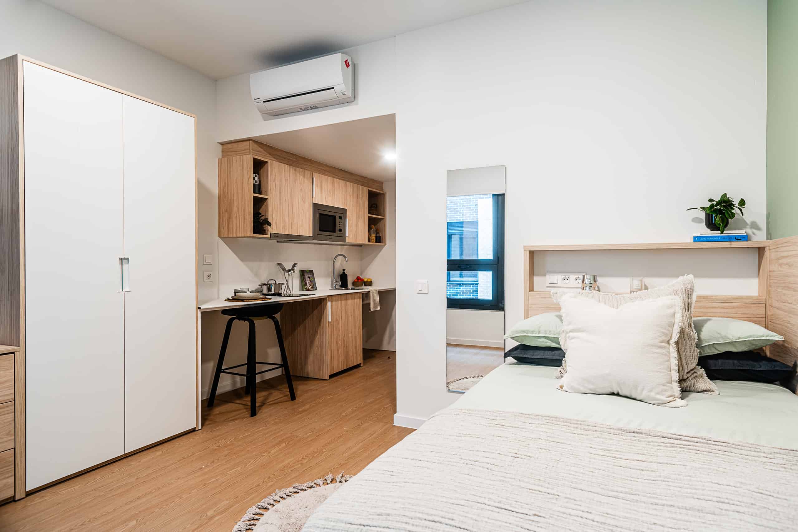 Common Area?w=400&h=260&fit=crop&q=40&auto=format&trim=auto