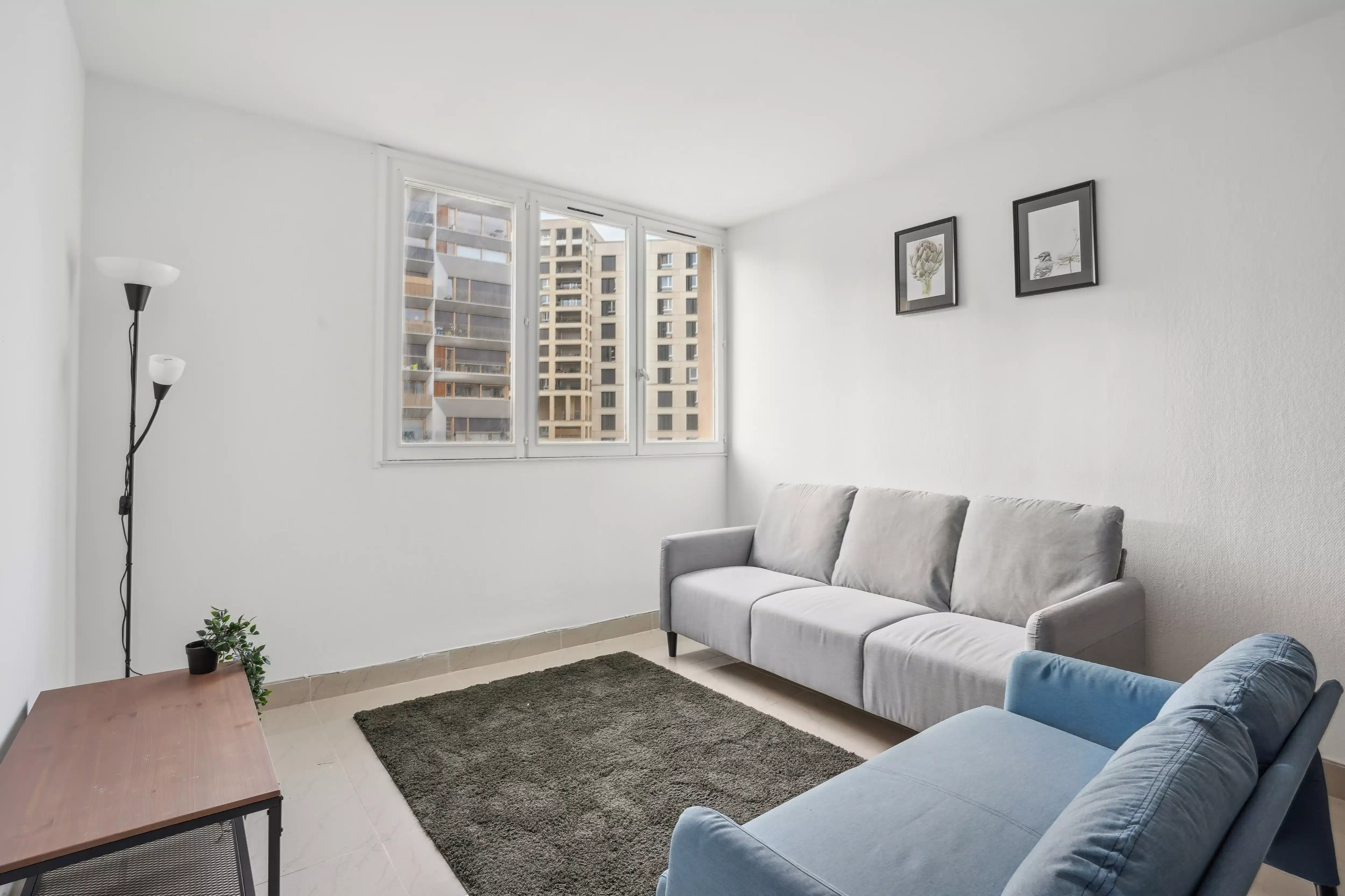 Common Area?w=400&h=260&fit=crop&q=40&auto=format&trim=auto