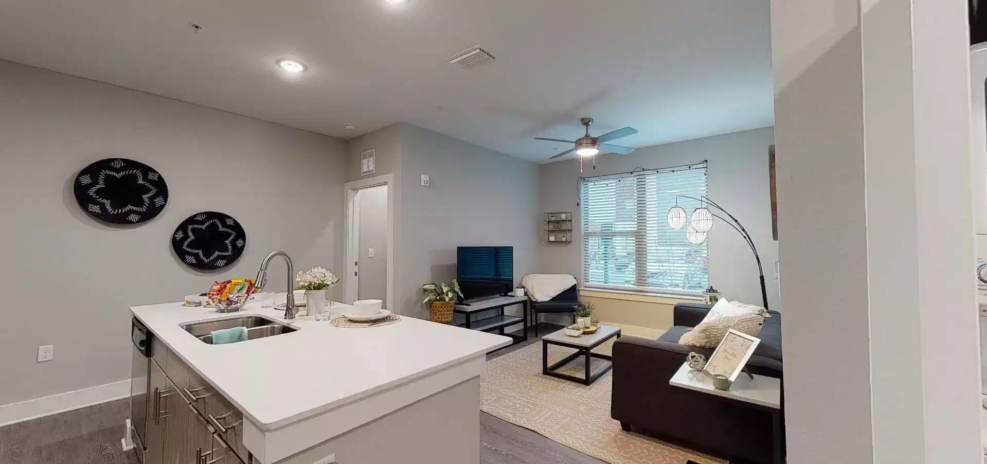 Amenities?w=400&h=260&fit=crop&q=40&auto=format&trim=auto