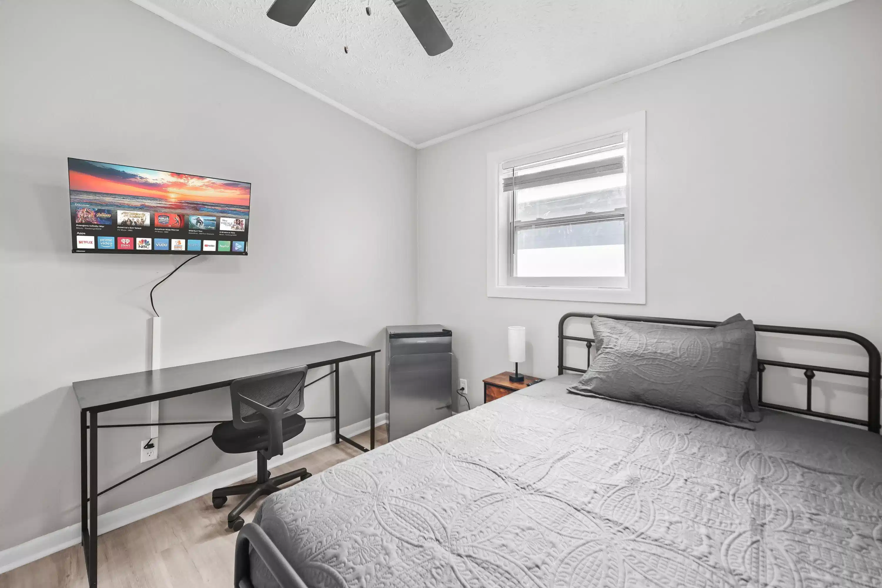 #6422: Room in 9 Bed 2 Bath - Bedroom?w=400&h=260&fit=crop&q=40&auto=format&trim=auto