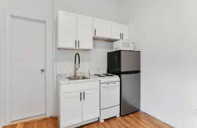 Bathroom?w=400&h=260&fit=crop&q=40&auto=format&trim=auto