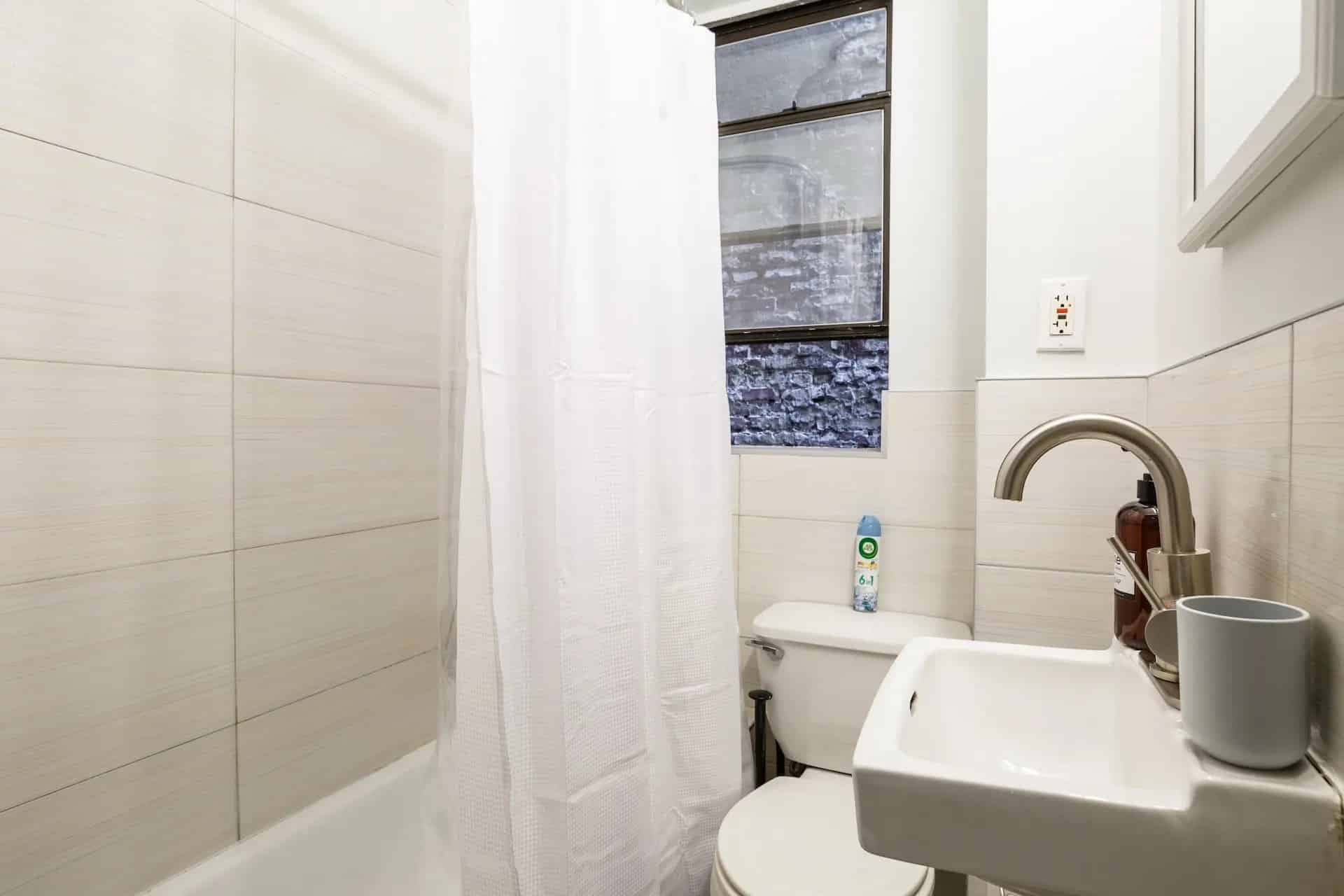 Kitchen?w=400&h=260&fit=crop&q=40&auto=format&trim=auto