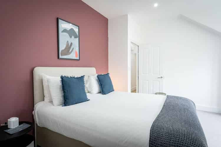 Amenities?w=400&h=260&fit=crop&q=40&auto=format&trim=auto