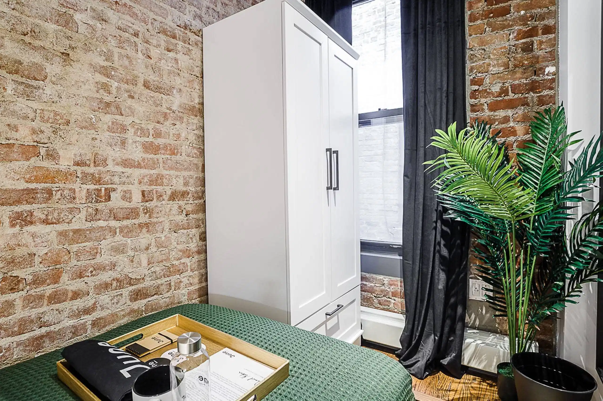 Kitchen?w=400&h=260&fit=crop&q=40&auto=format&trim=auto