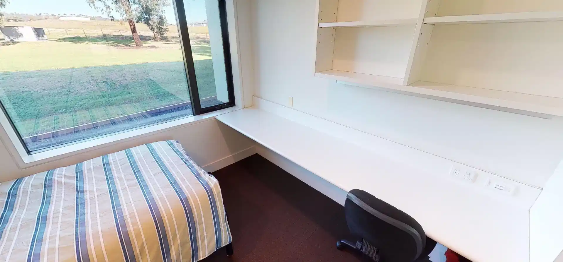 Exterior?w=400&h=260&fit=crop&q=40&auto=format&trim=auto