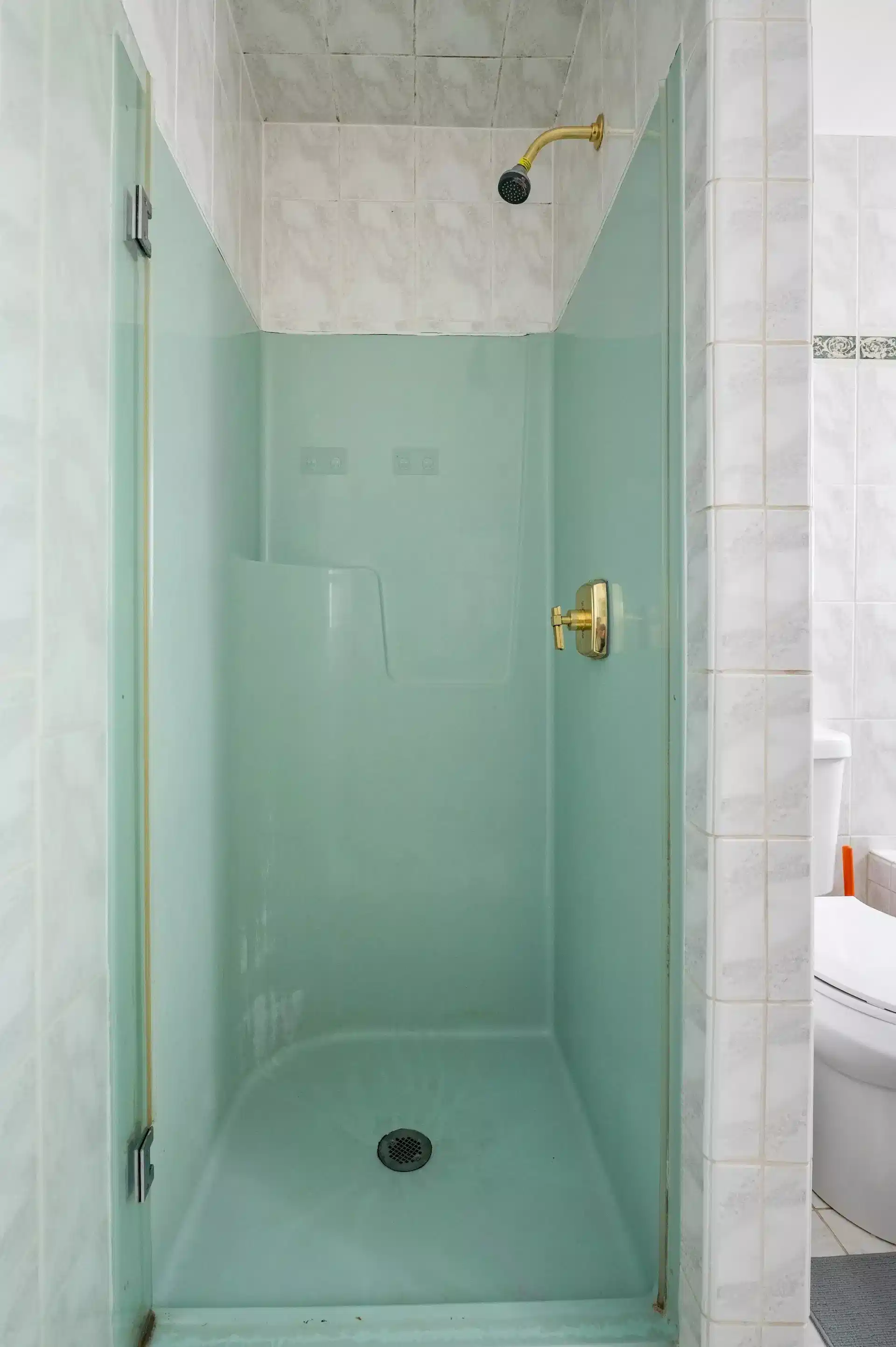 Bathroom?w=400&h=260&fit=crop&q=40&auto=format&trim=auto