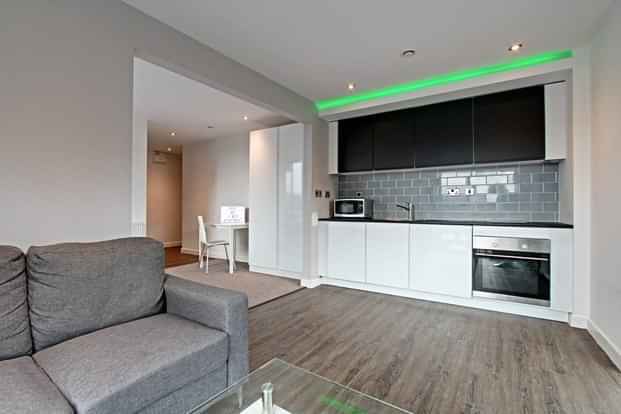 Exterior?w=400&h=260&fit=crop&q=40&auto=format&trim=auto