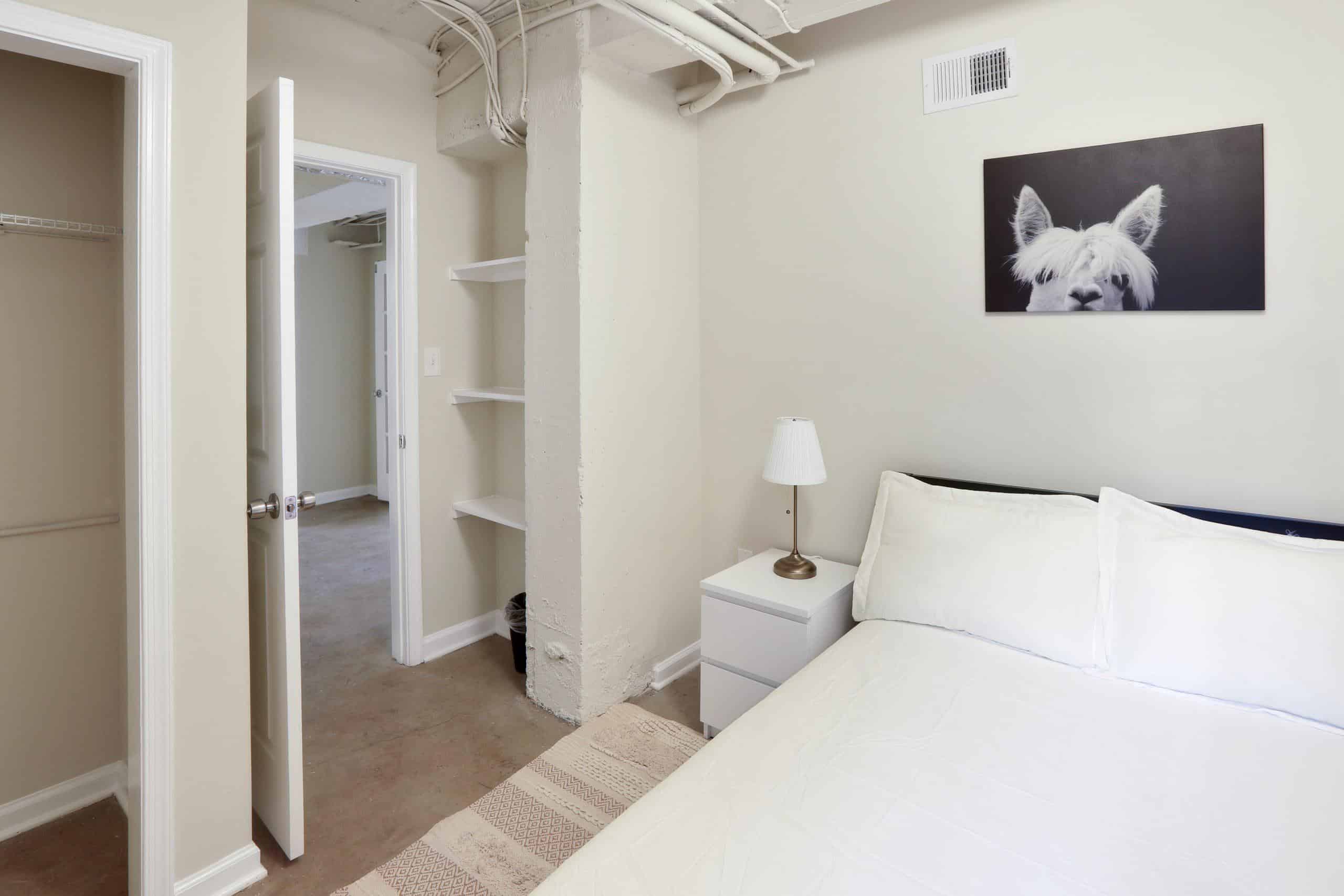 Common Area?w=400&h=260&fit=crop&q=40&auto=format&trim=auto