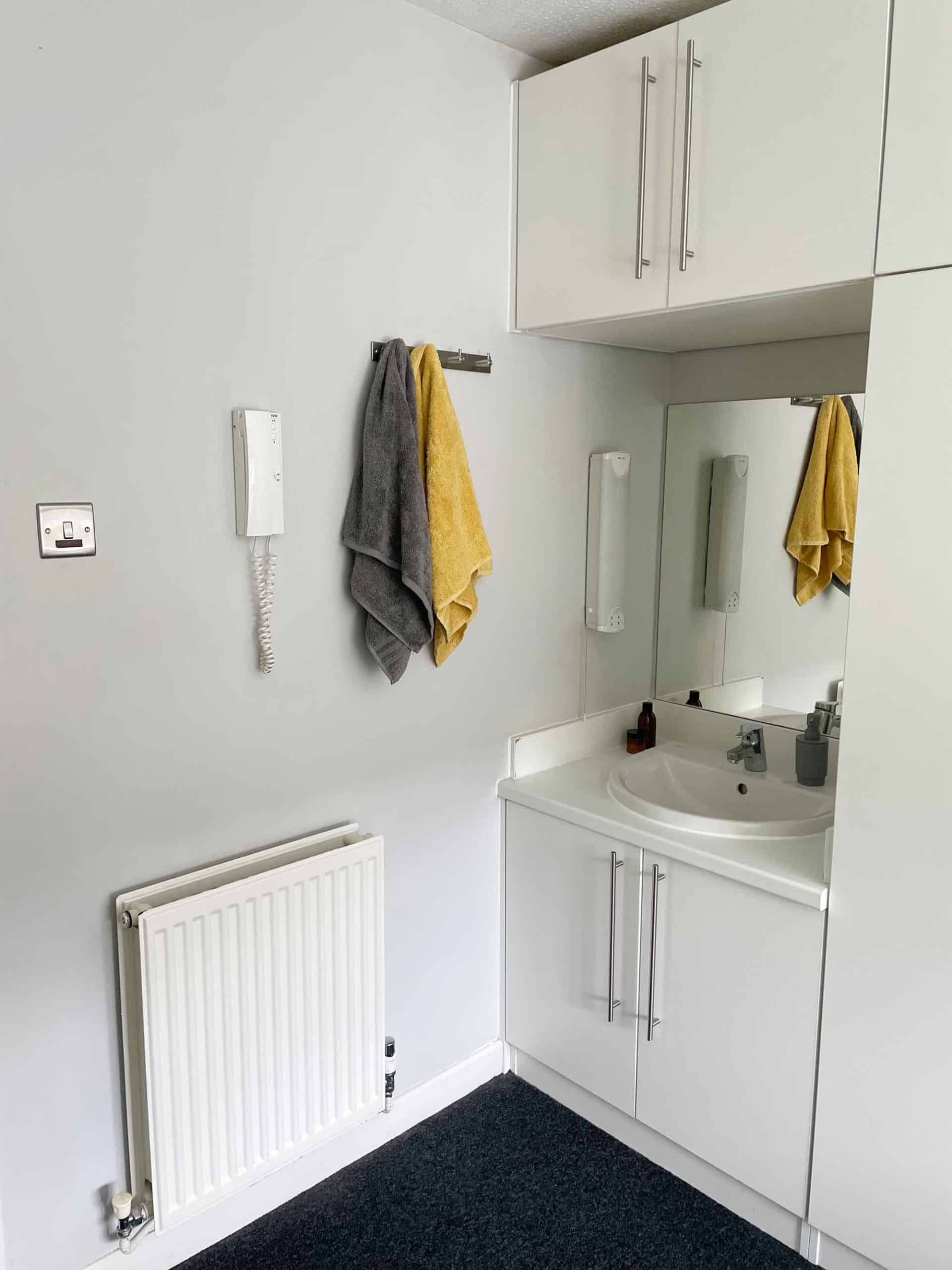 Amenities?w=400&h=260&fit=crop&q=40&auto=format&trim=auto