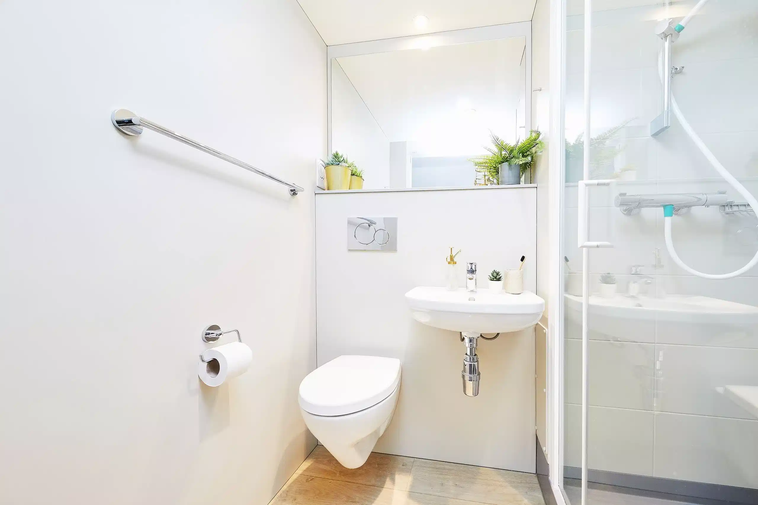 Exterior?w=400&h=260&fit=crop&q=40&auto=format&trim=auto