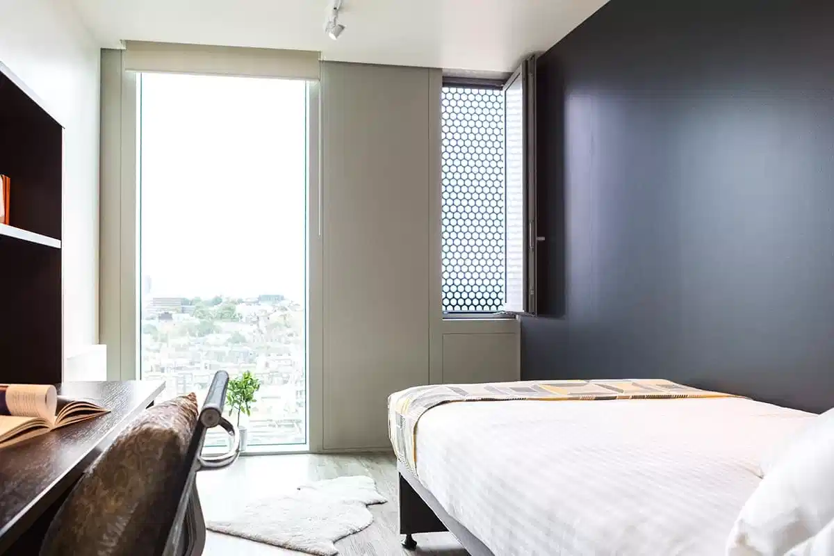 Bedroom?w=400&h=260&fit=crop&q=40&auto=format&trim=auto