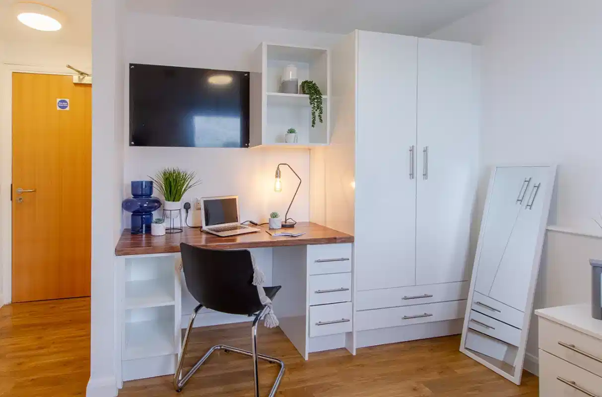 Amenities?w=400&h=260&fit=crop&q=40&auto=format&trim=auto