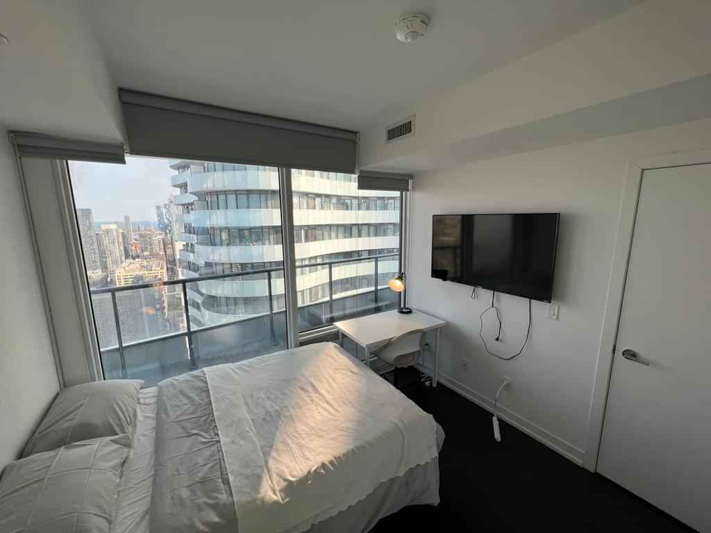 Pearson Housing Wood Street, Toronto - Toronto, Ontario, Canada - Bedroom