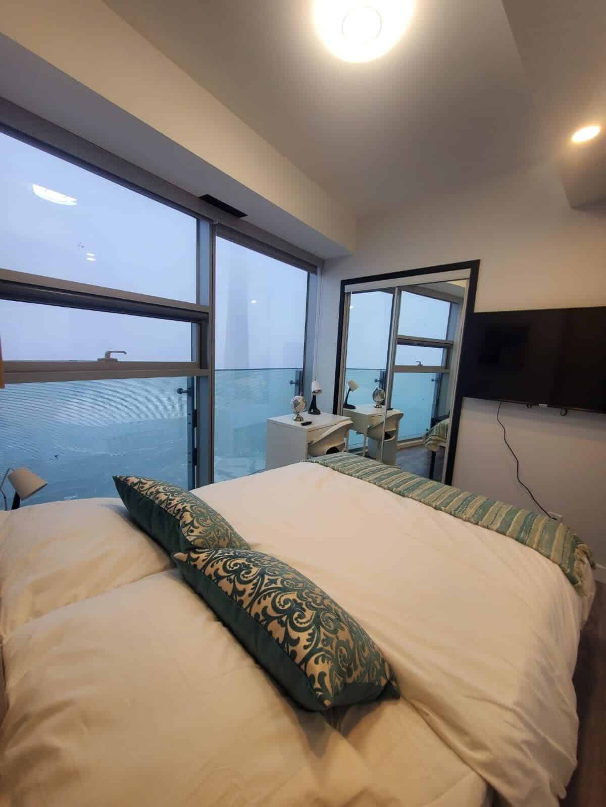 Kitchen?w=400&h=260&fit=crop&q=40&auto=format&trim=auto