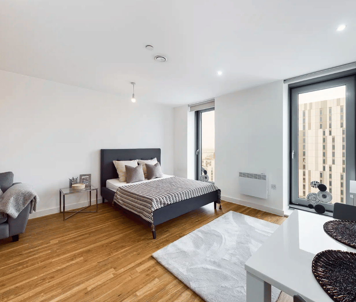 Amenities?w=400&h=260&fit=crop&q=40&auto=format&trim=auto