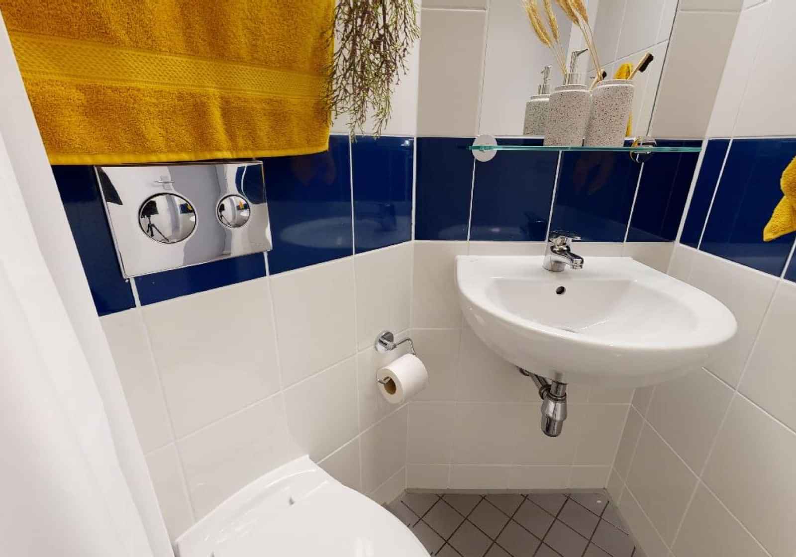 Common Area?w=400&h=260&fit=crop&q=40&auto=format&trim=auto